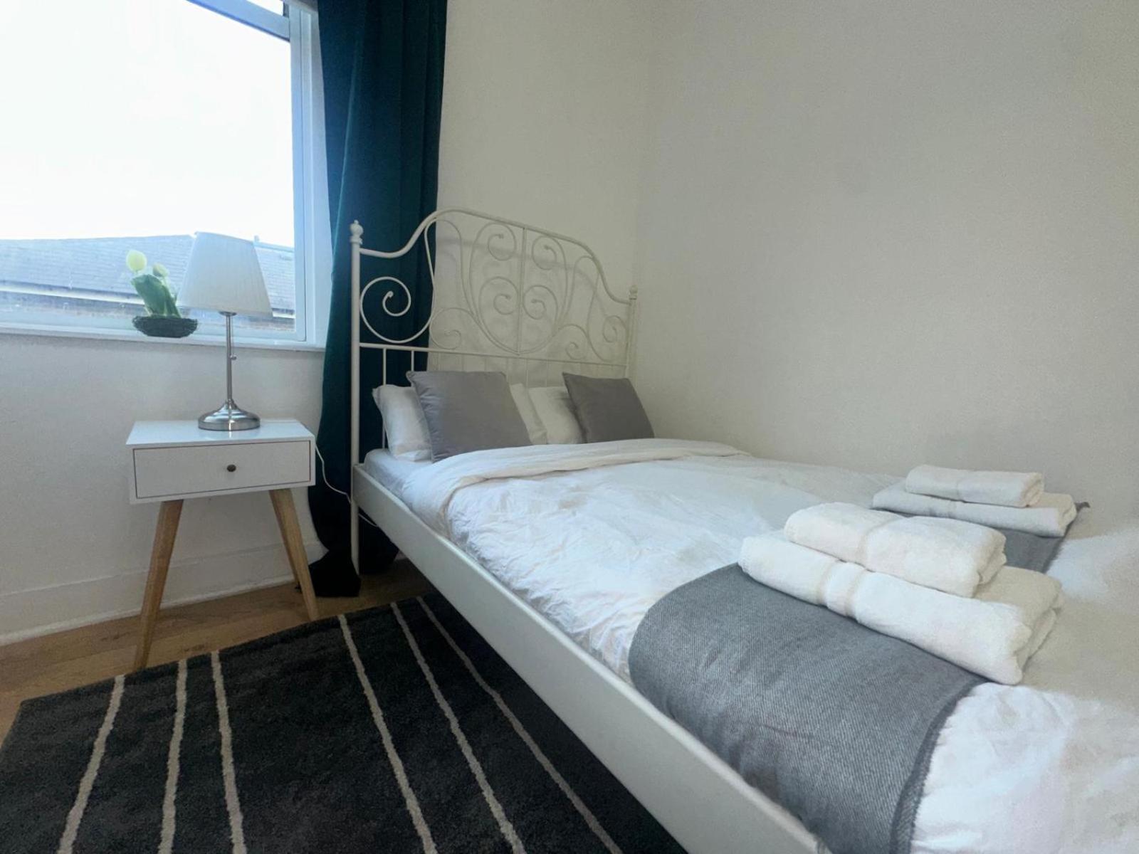 First Floor One Bed Apartment In Central West London Eksteriør bilde